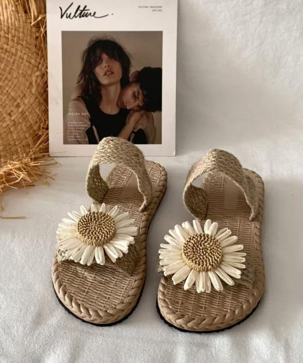 Handmade Grass Woven Flower Beach Slippers 2025 Summer New For Cheap - Image 3
